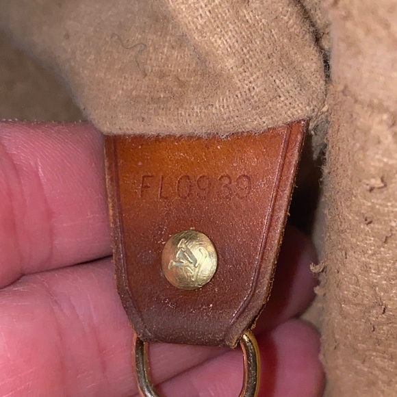 SOLD Louis Vuitton Bucket GM- Monogram - Picture 14 of 16